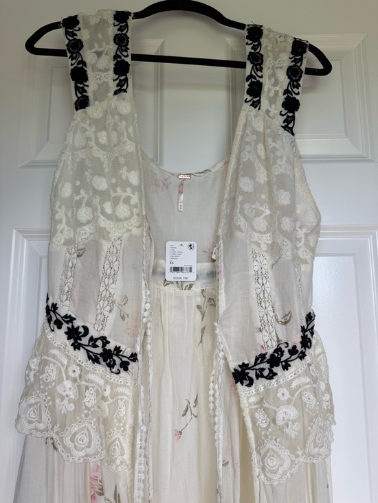 Free People Tops - Free People Ivory Lace Tank Top with Black Floral Trim